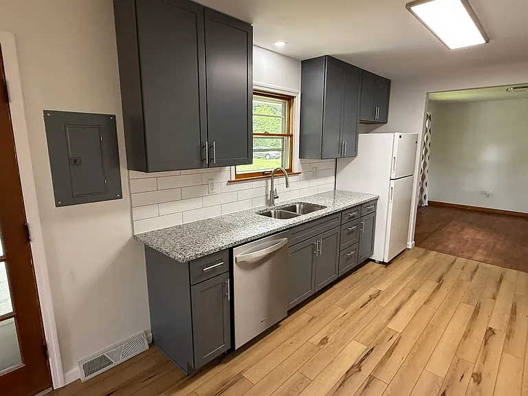 2090 Grange Hall Rd — Photo 8