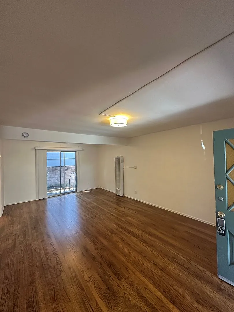 1400 Floribunda Av. — Photo 2
