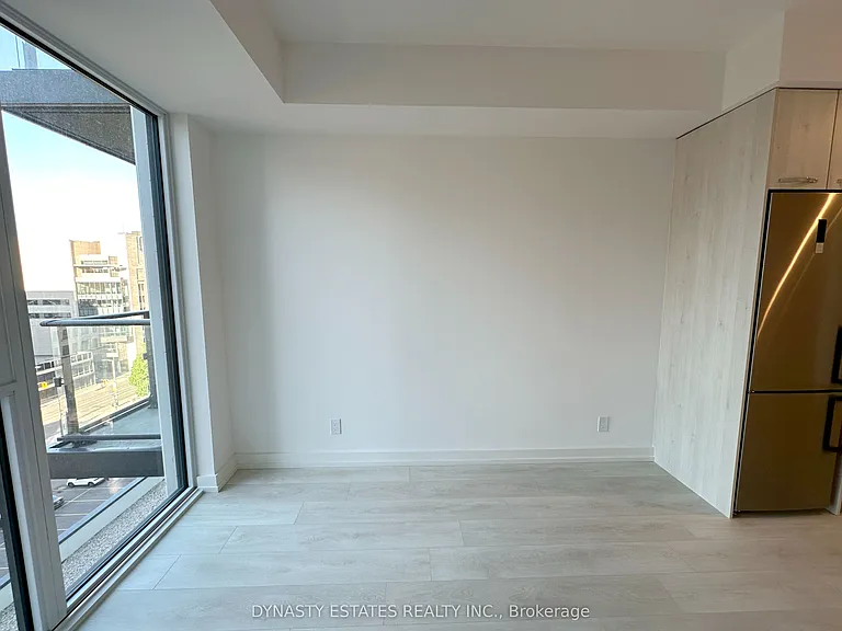 75 James St S #908 — Photo 7