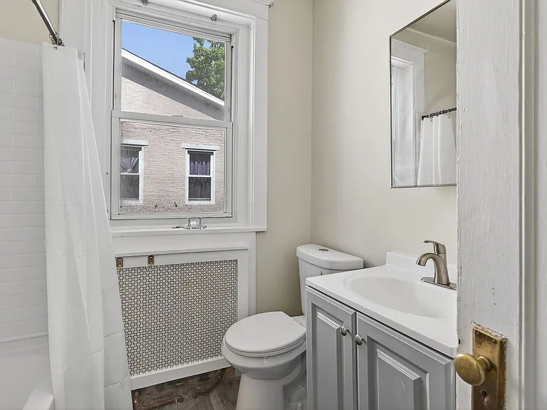 332 W Washington St — Photo 16