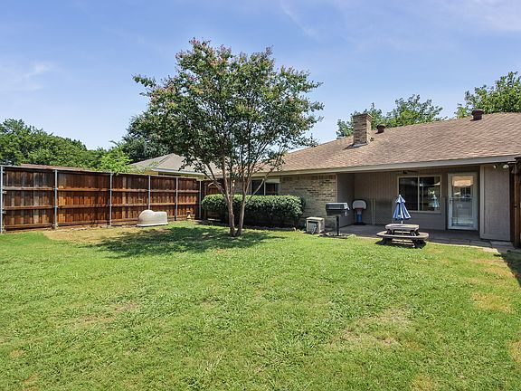 4th image of 1811 Kensington Dr