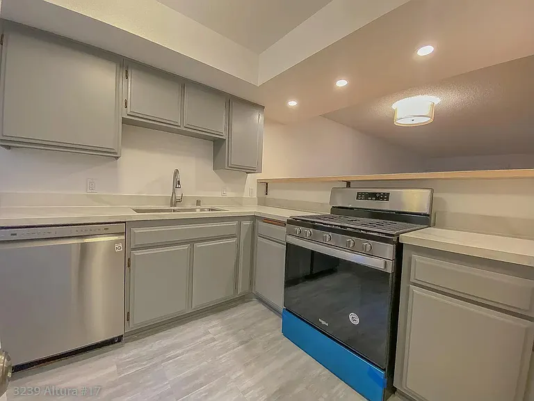 3239 Altura Ave #17 — Photo 7