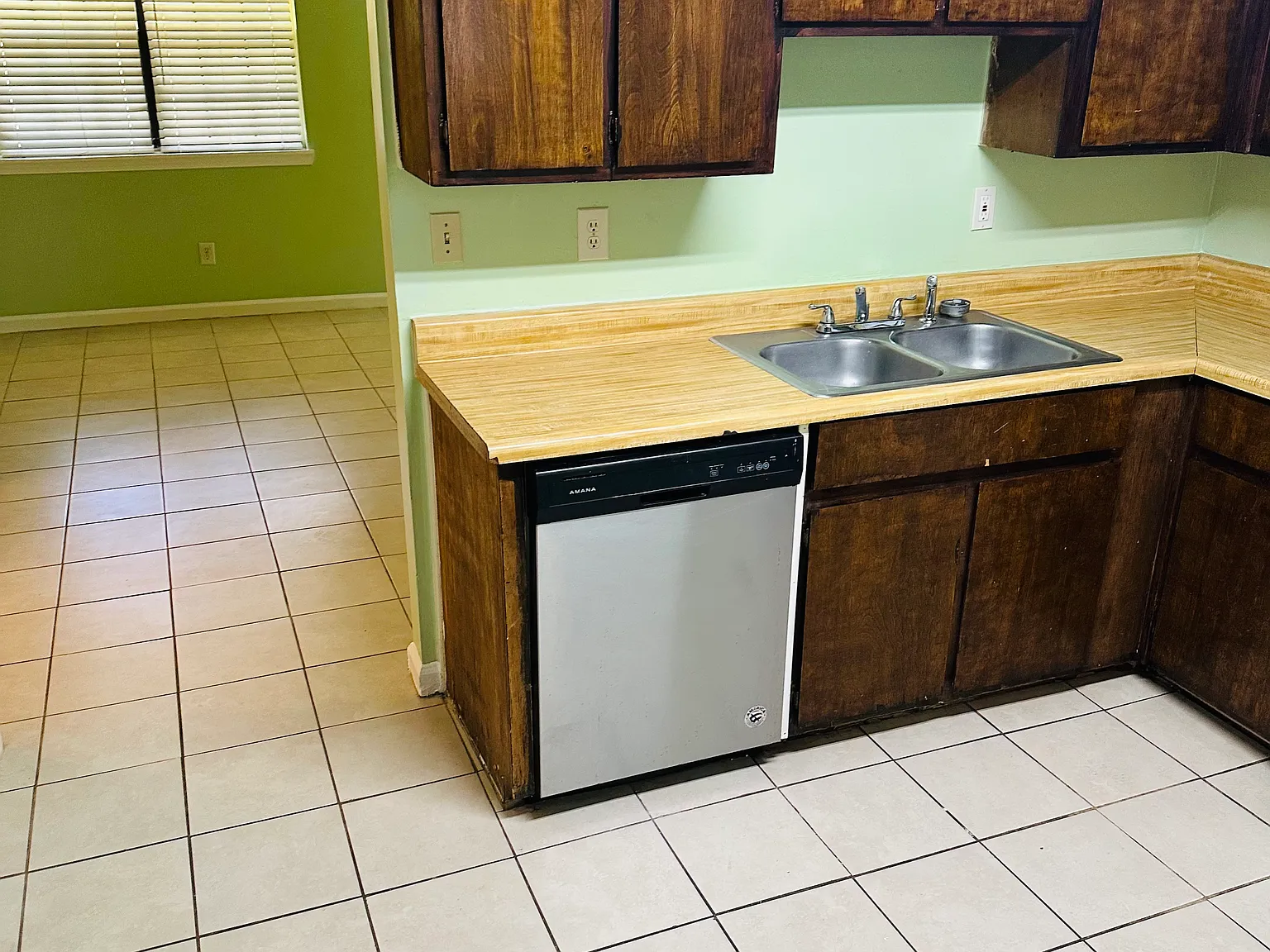 2 bed, 1.5 bath, 1288 sqft, $1,750 — Photo 3