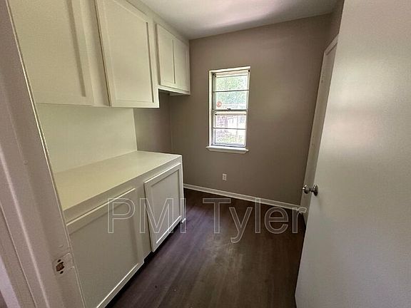 3rd image of 2007 Bradshaw Dr