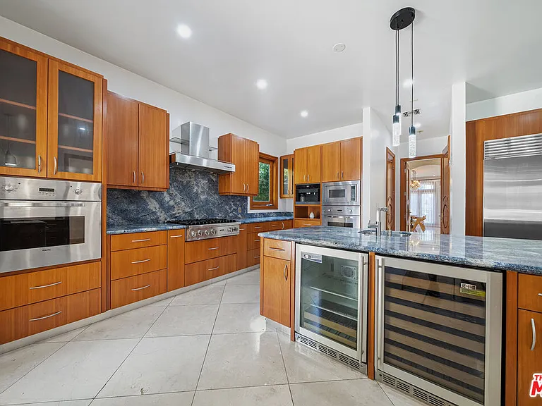 9033 Cresta Dr — Photo 12