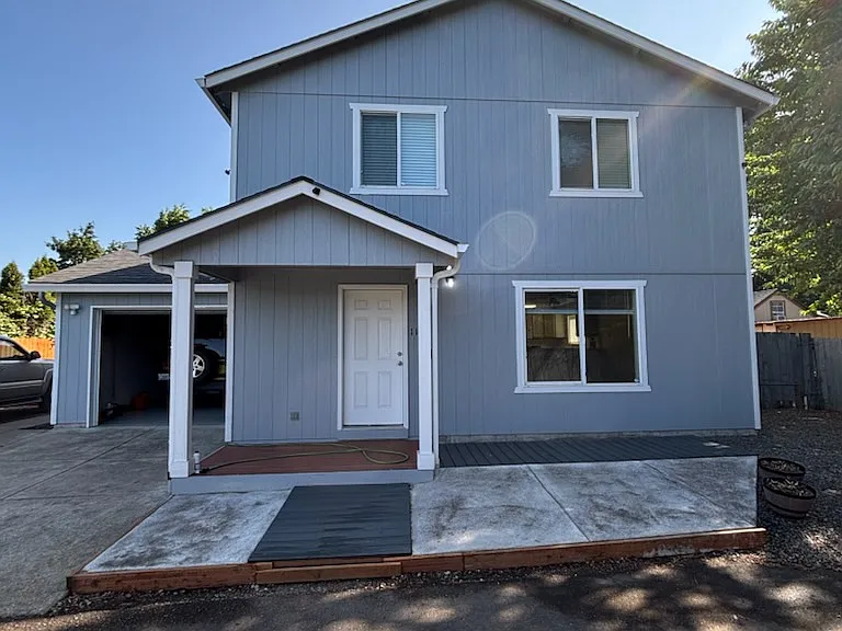 1195 Norway St NE — Photo 2