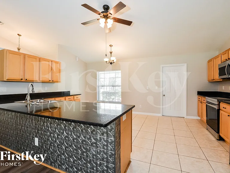 207 Shannon Ln — Photo 6
