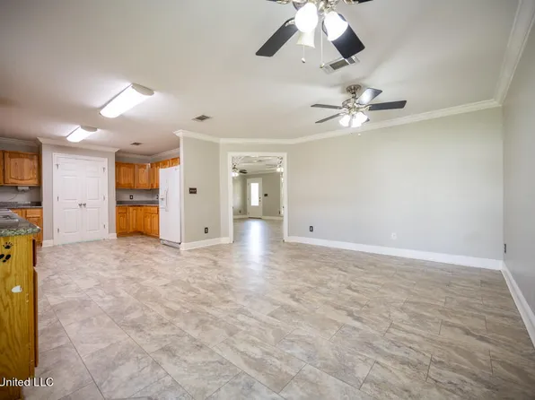 22083 Fenton Dedeaux Rd, Kiln, MS 39556