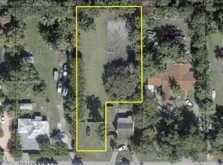 355 NE 156th St, Miami, FL 33162