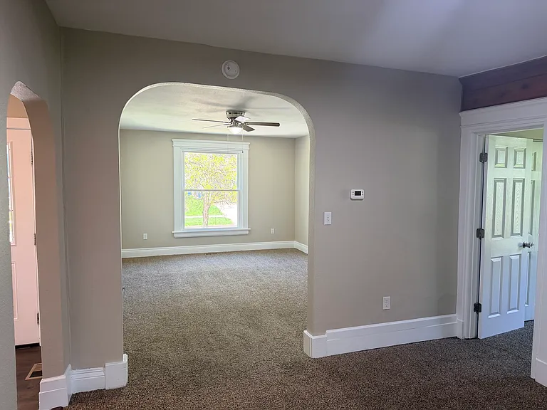 435 Crittenden Ave — Photo 3