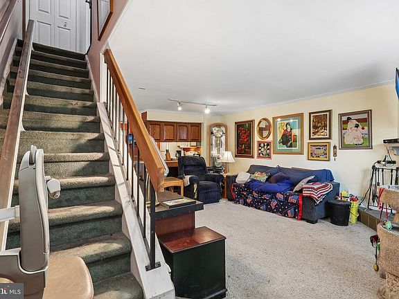 5th image of 119 Macintosh Ct