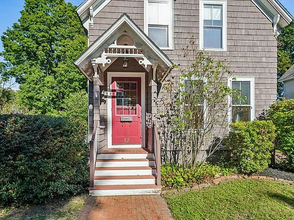 3rd image of 12 Holt Street