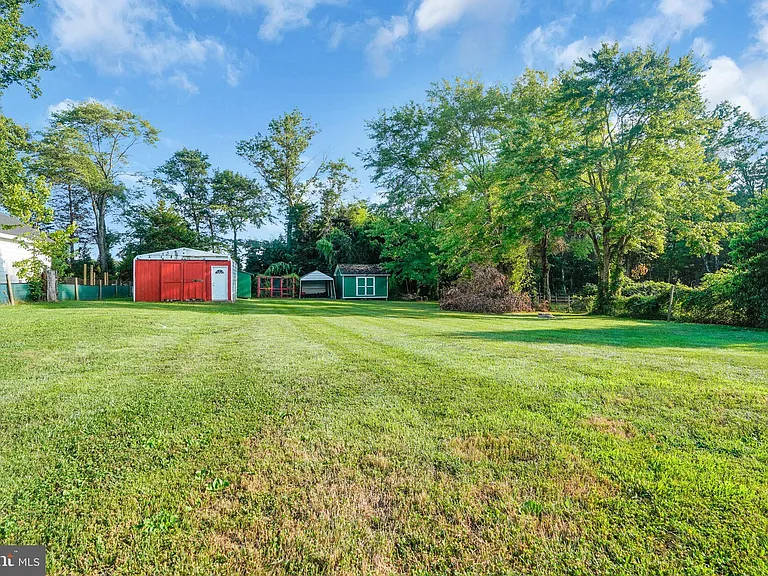 13209 Thornton Dr — Photo 24
