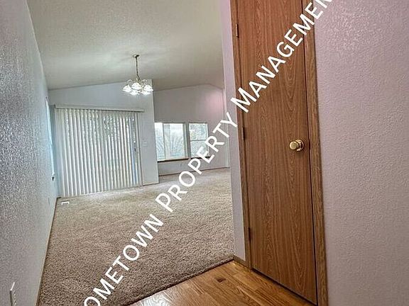 4th image of 4401 Seville Dr SE