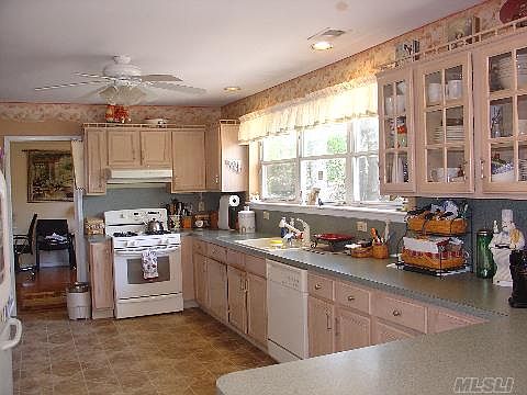 5th image of 10 Hillcrest Pl