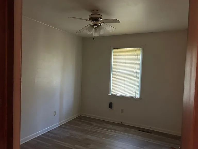 956 Ross Rd — Photo 5