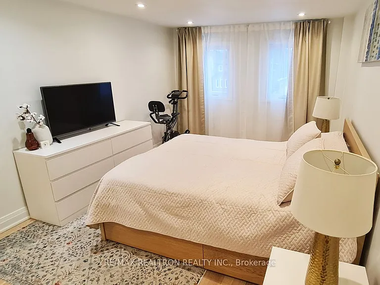 657 Cognac Cres #UPPER — Photo 17