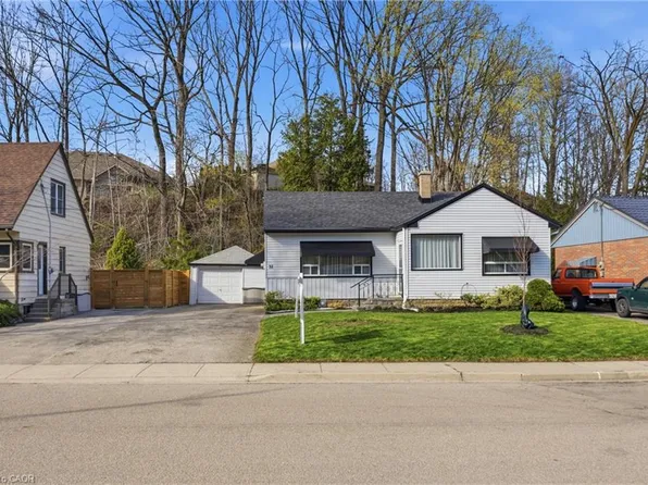 37 Central Park Ave, Hamilton, ON L9H 2M5