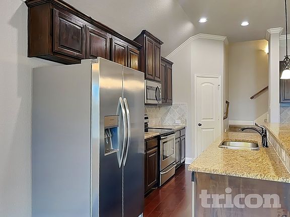 5th image of 208 Valley View Dr
