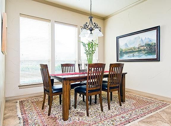 3rd image of 603 Medina Ct