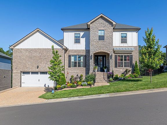 2nd image of 716 Summit Oaks Ct