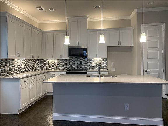 2nd image of 2940 Sheridan Dr