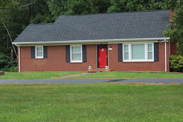 1st image of 1690 Crestview Dr