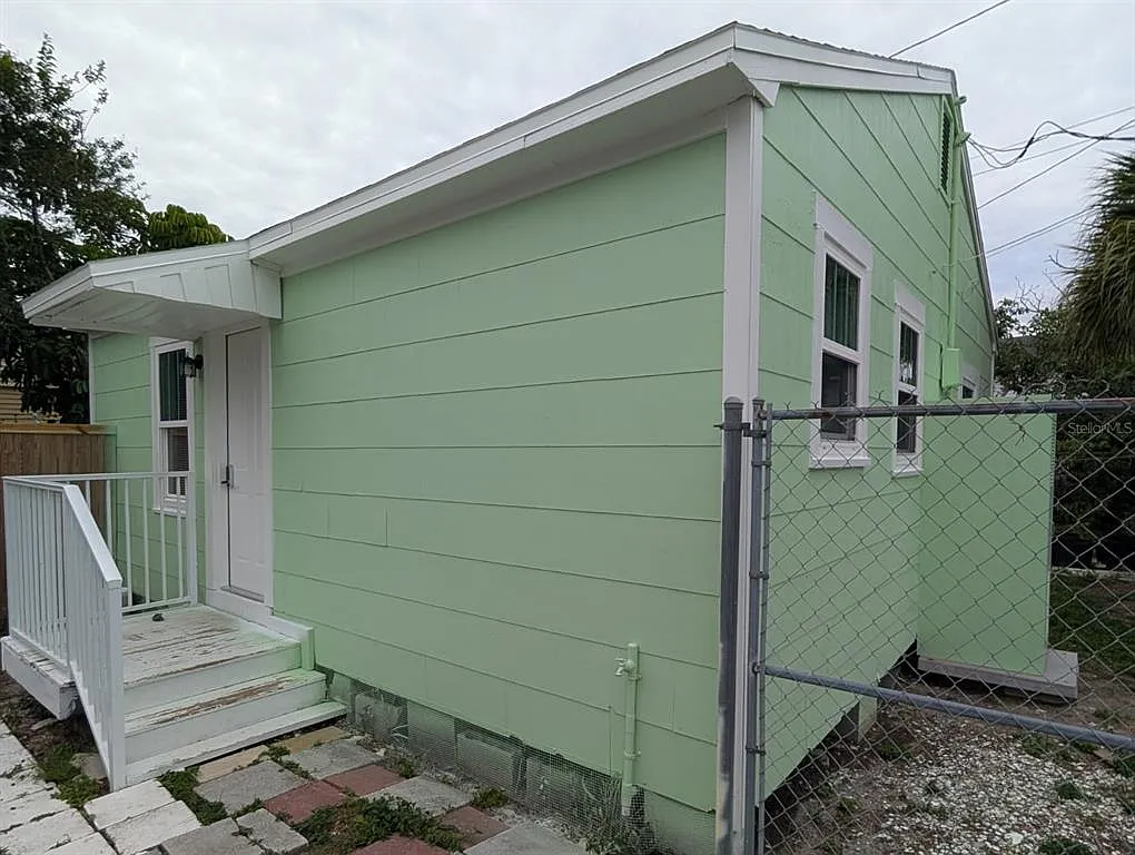 1 bed, 1.0 bath, 550 sqft, $1,800 — Photo 1