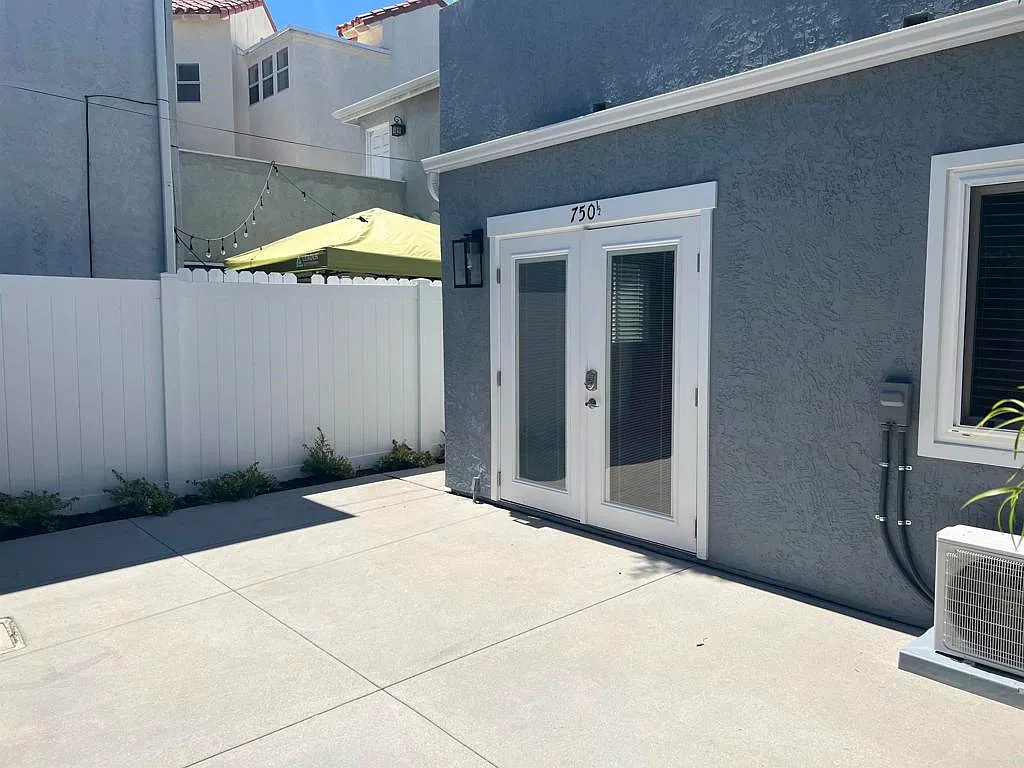 1 bed, 400 sqft, $2,700 — Photo 1