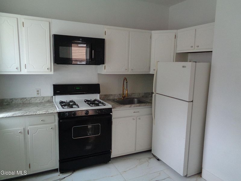 5th image of 821 Holland Road