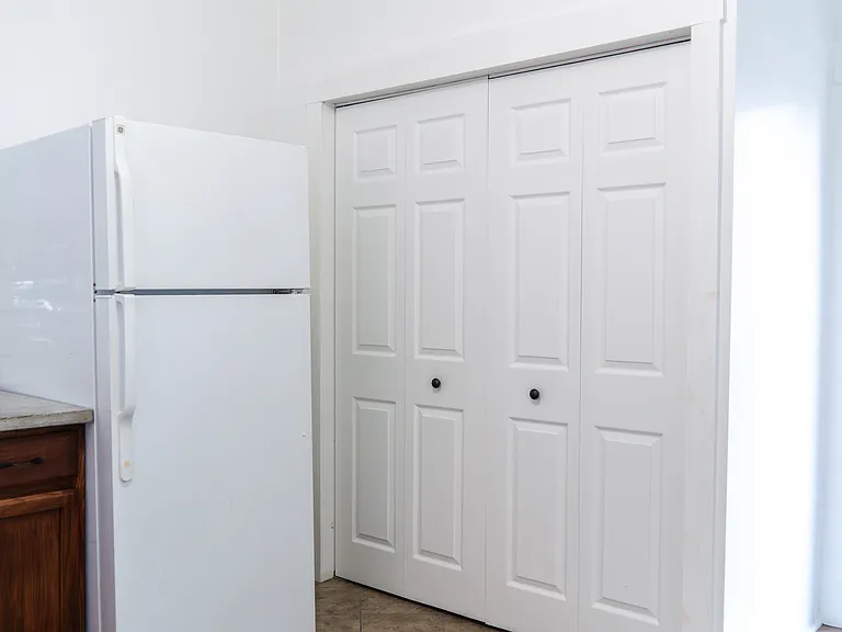 117 E Vine St — Photo 33