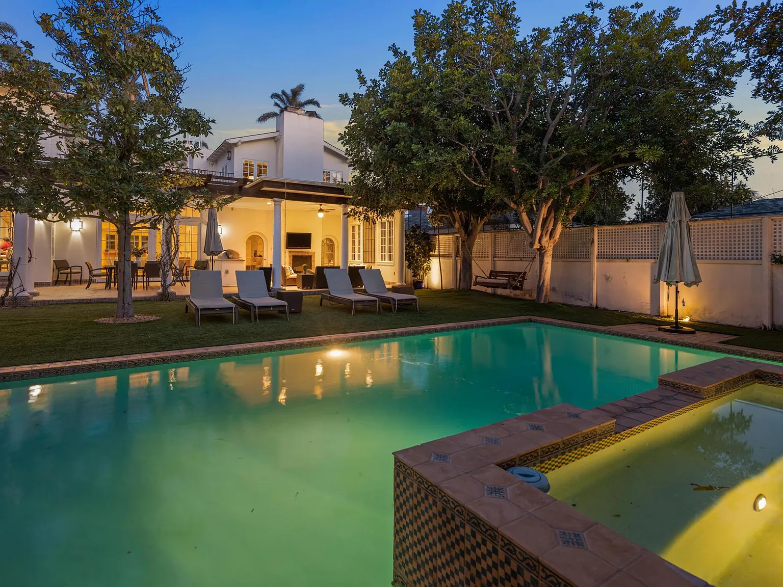 6 bed, 5.5 bath, 5714 sqft, $32,500 — Photo 3