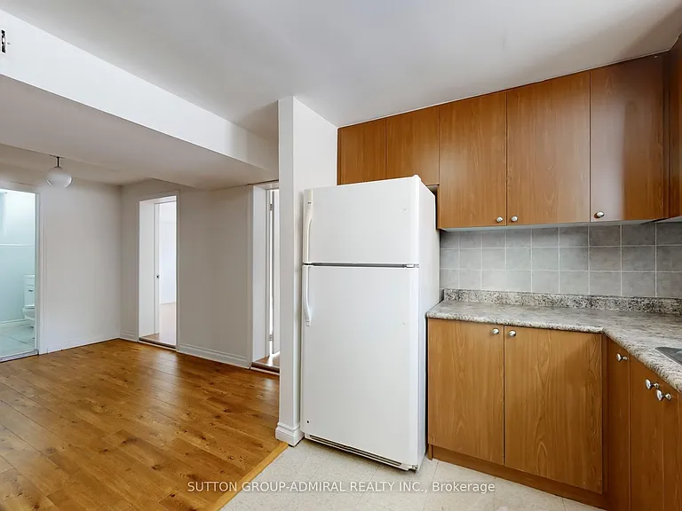 129 Crestwood Rd #BASEMENT — Photo 13