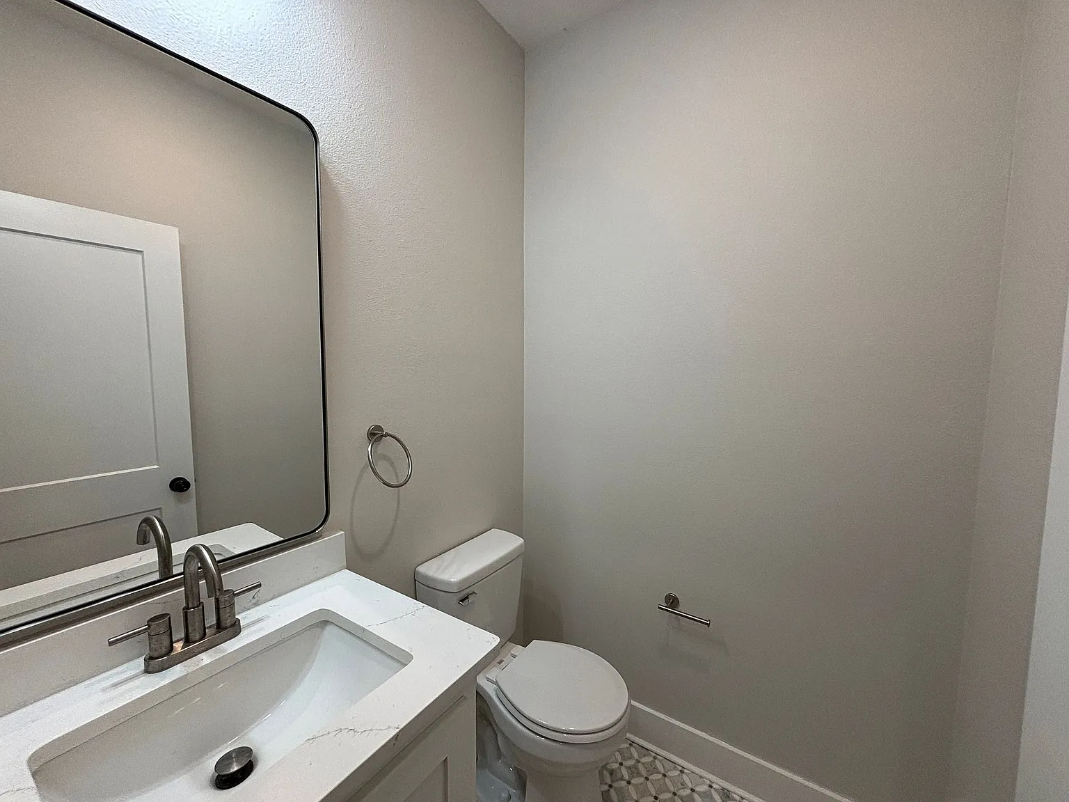 209 N Madison St — Photo 2