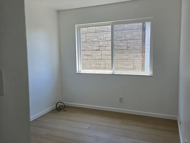 Middle bedroom