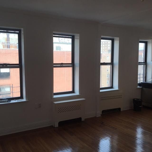 1st image of 748 E 9th St APT 2E