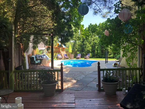 204 Garnet Ln, Bala Cynwyd, PA 19004