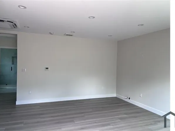 10650 1/2 Camarillo St, North Hollywood, CA 91602