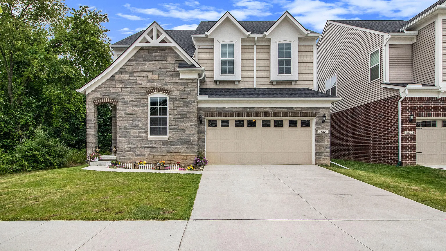 28320 Verona Dr photo 1