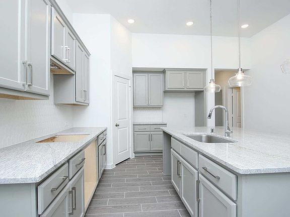 5th image of 13021 Blue Flora Dr