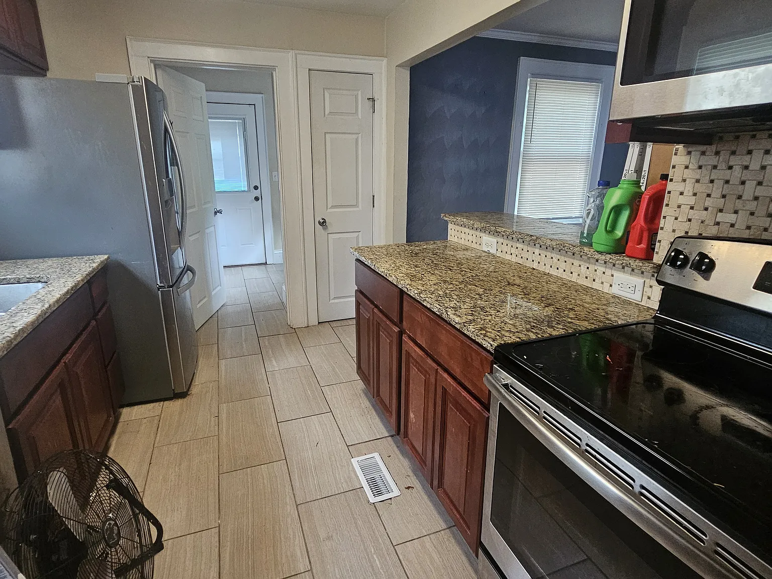 3 bed, 1470 sqft, $2,375 — Photo 4