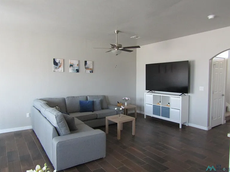 2404 W Briscoe Ave — Photo 3