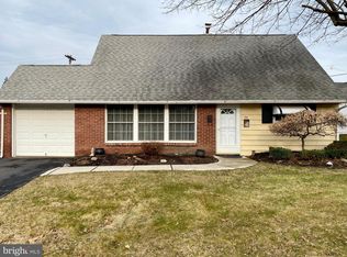 36 Hearth Rd, Levittown, PA 19056