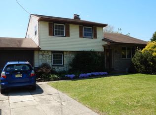 10 Lansdowne Rd, Burlington, NJ 08016