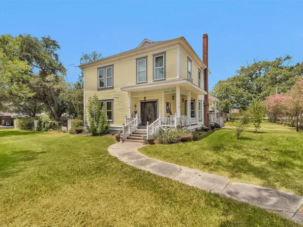 1017 Water St, Navasota, TX 77868