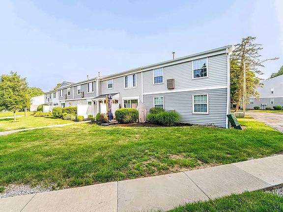 4th image of 9745 Douglas Ln #65-101