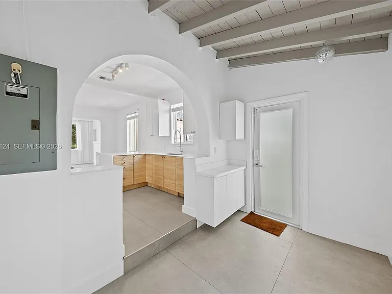 565 NW 44th St — Photo 11