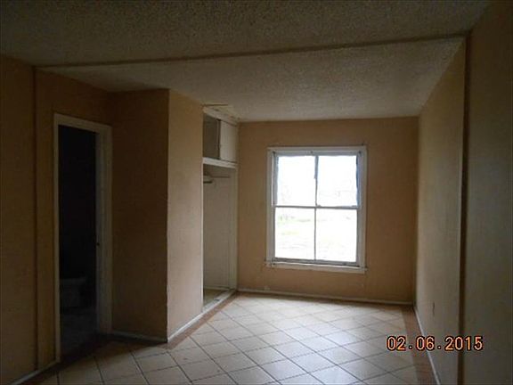 4th image of 807 Weizmann St