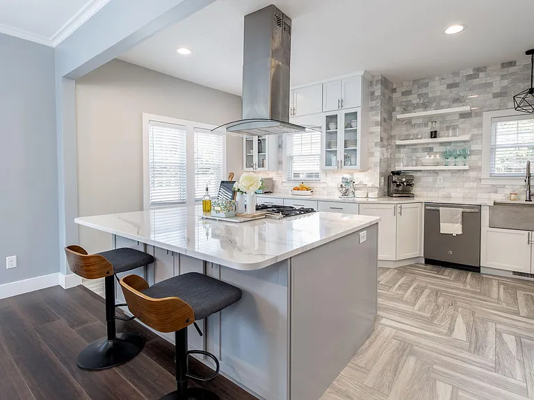 337 S Terrace Dr — Photo 1