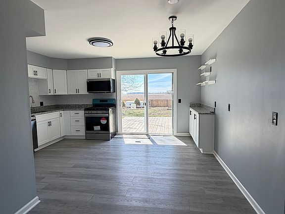 3rd image of 201 W Walnut St